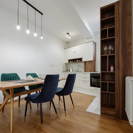 Square Trg Apartment *