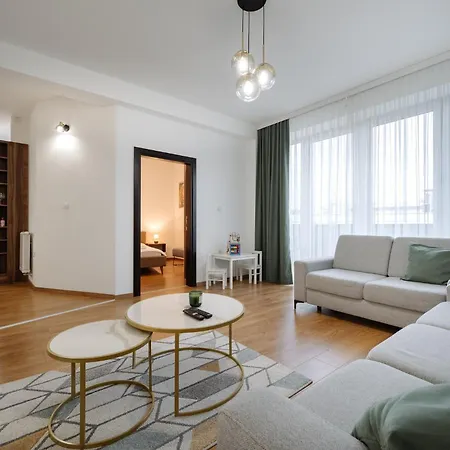 Apartment Square Trg