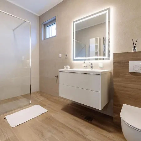 Apartment Square Trg *